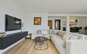 Huswell - Stunning Modern Apartment With Terrace And Parking